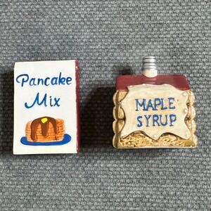 Vandor 1997 Vintage Pancake Mix and Maple Syrup Salt & Pepper Shaker Set Ceramic